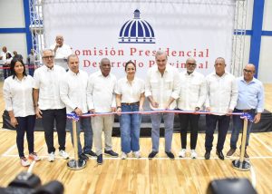 Distrito Nacional.- Cumpliendo con su compromiso de fomentar el deporte y mejorar la calidad de vida de las comunidades, el presidente Luis Abinader inauguró hoy el Club Deportivo Renacer en el sector Guachupita, Distrito Nacional.
